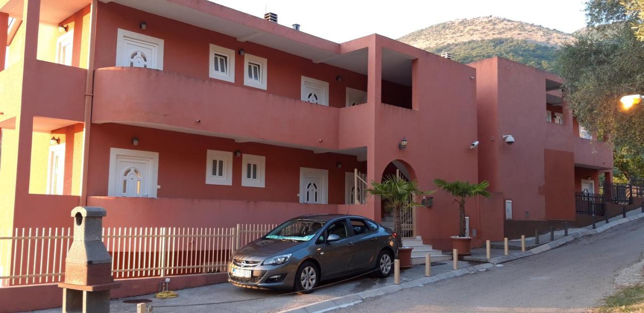 Apartments Danilo Kazanegra Sveti Stefan Exteriör bild